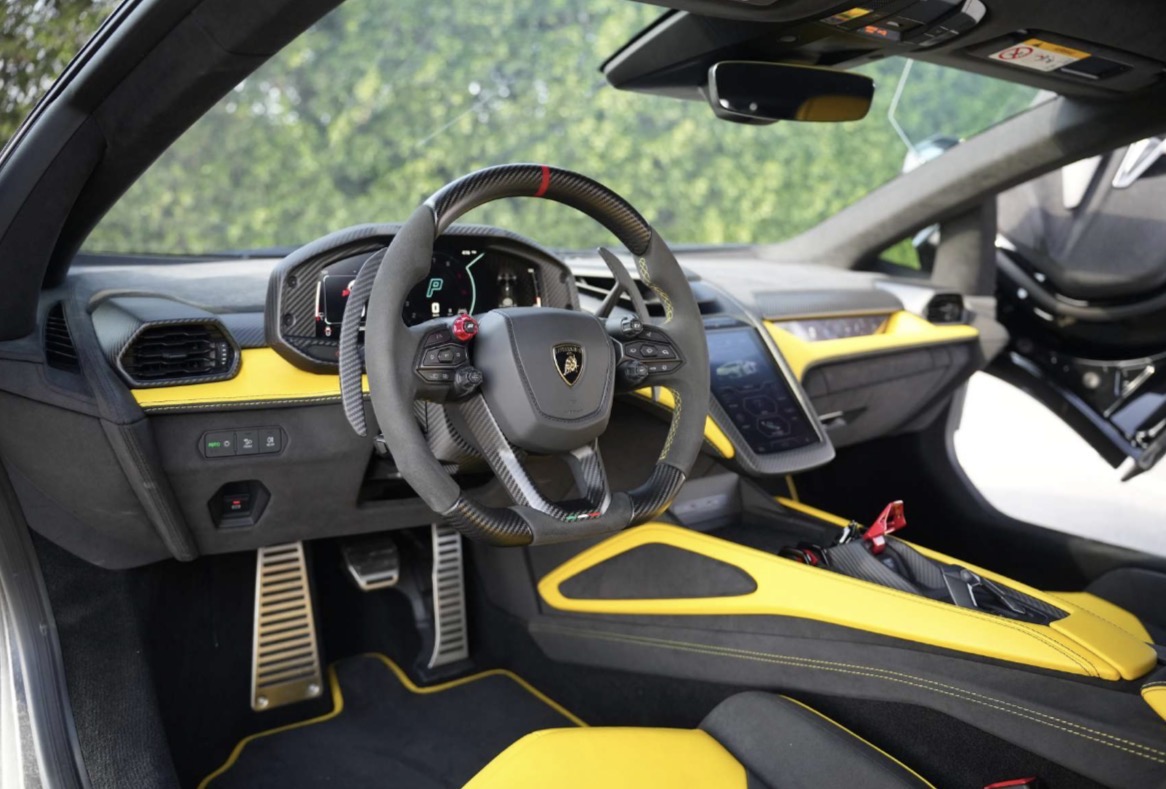 Lamborghini Revuelto