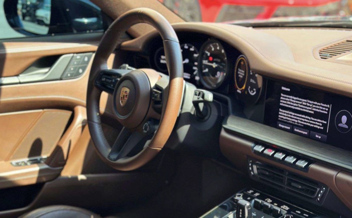 Porsche 911 GTS (911j)